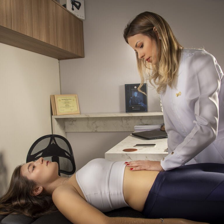 Dra. Marianne Lamb Atendendo