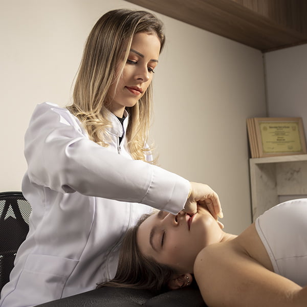 Dra. Marianne Lamb Atendendo